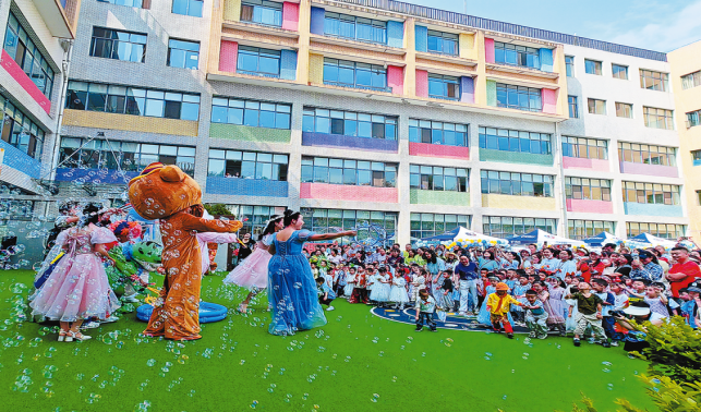 商洛市幼兒園舉行“綻放童趣·快樂向上”六一主題活動