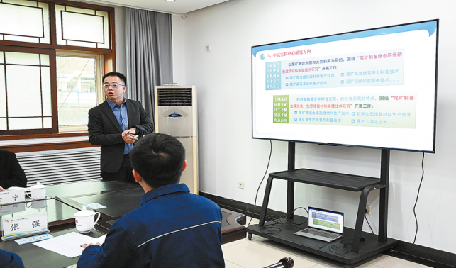 <strong>以奮斗姿態(tài)激揚(yáng)青春，追逐夢(mèng)想</strong>