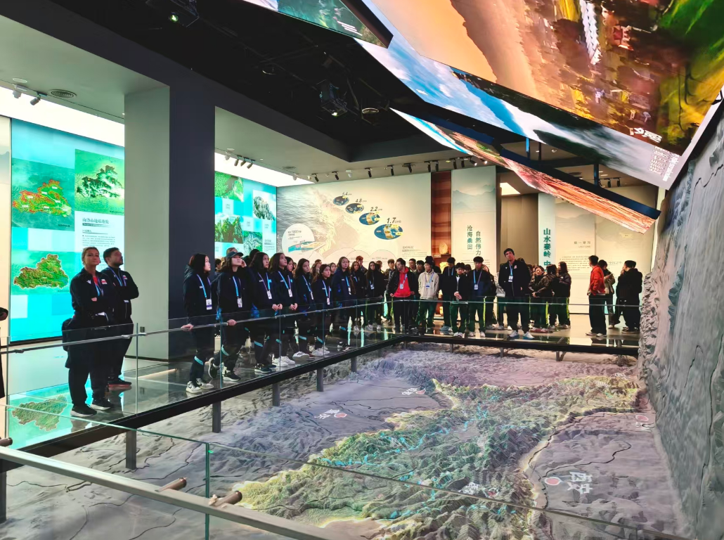 2025年U15世界中學生排球錦標賽參賽隊伍參觀秦嶺博物館