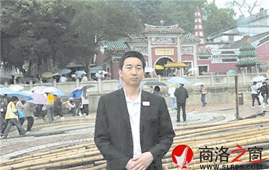 陳志民,網(wǎng)名草衣木食,1968年生于丹鳳,曾在軍中多年,現(xiàn)任北京某勘察公司董事。