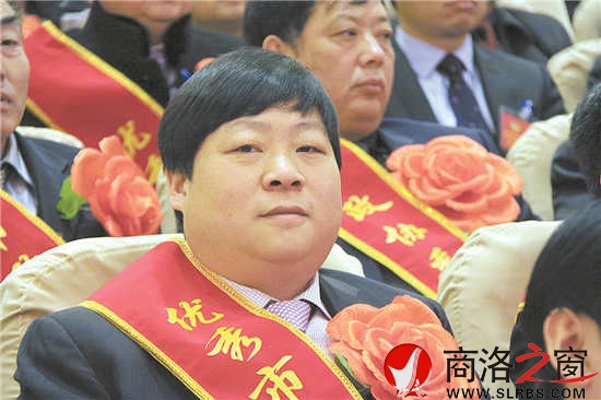 在日前召開的市政協(xié)會上，沈傳奇被評為優(yōu)秀政協(xié)委員。