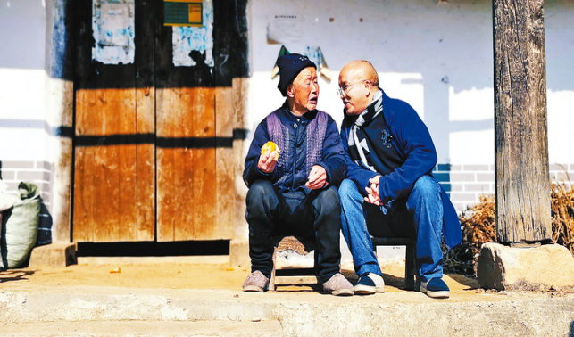 把故鄉背在背上行走