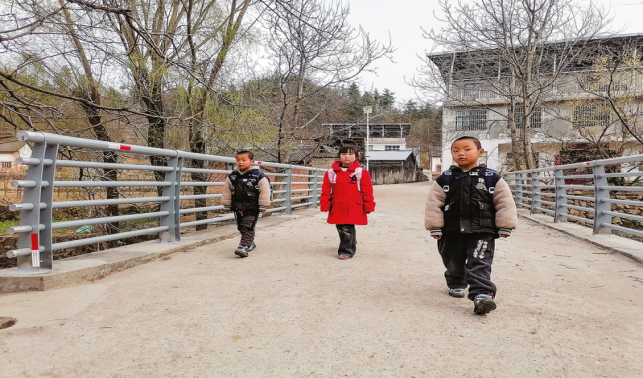 小護欄筑起“安心橋”