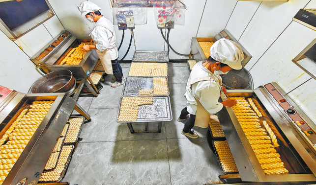 線上線下聯動 麻花走俏市場