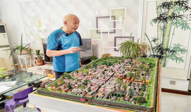 八旬老人自制沙盤(pán)還原記憶中的老城